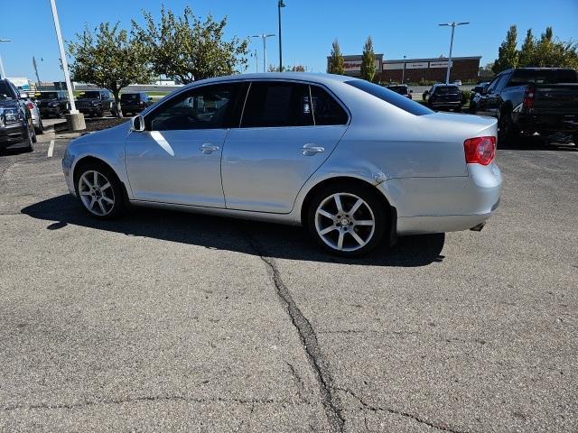 used 2005 Volkswagen Jetta car, priced at $3,275