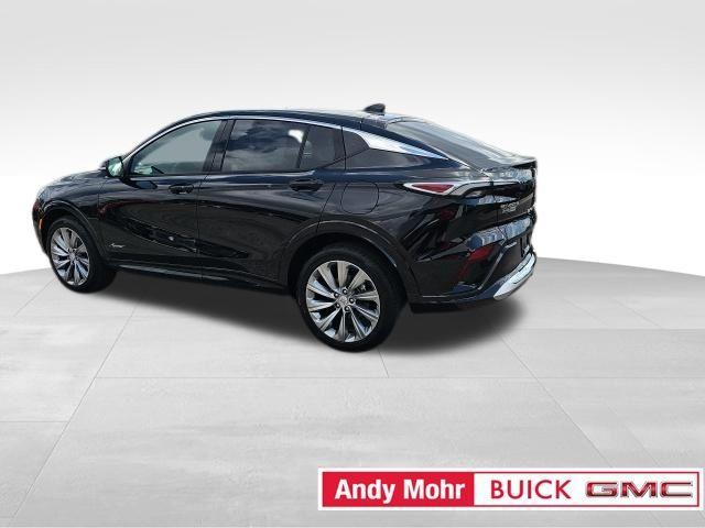 new 2025 Buick Envista car, priced at $28,177