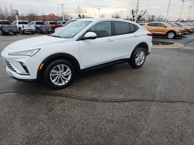 new 2025 Buick Envista car, priced at $22,316