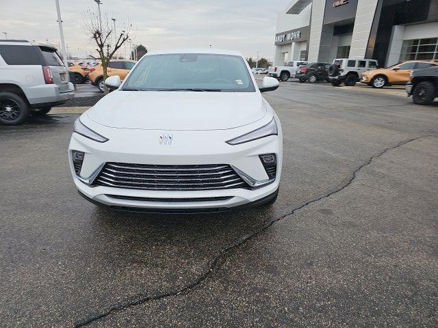 new 2025 Buick Envista car, priced at $22,316