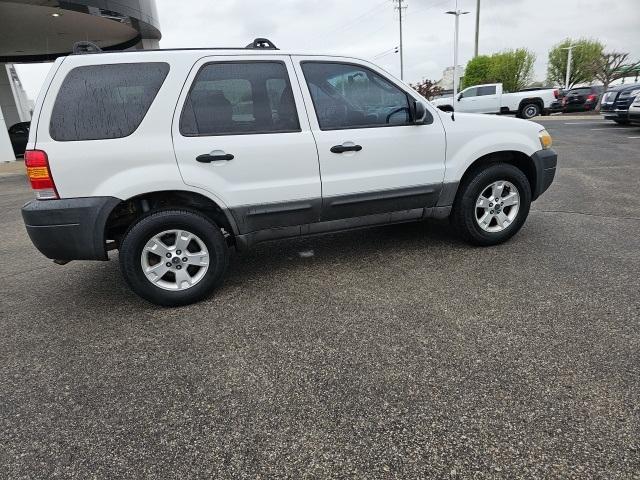 used 2005 Ford Escape car, priced at $3,850