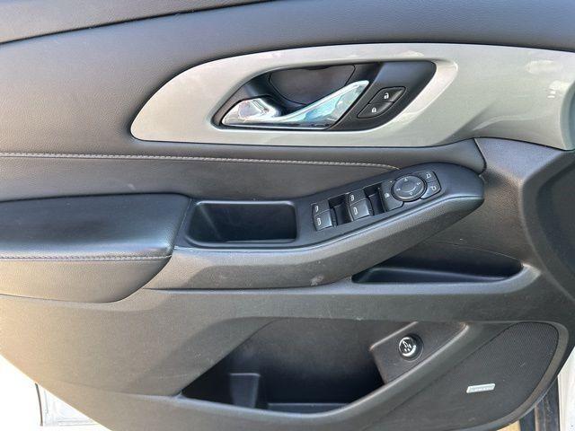 used 2021 Chevrolet Traverse car, priced at $17,000
