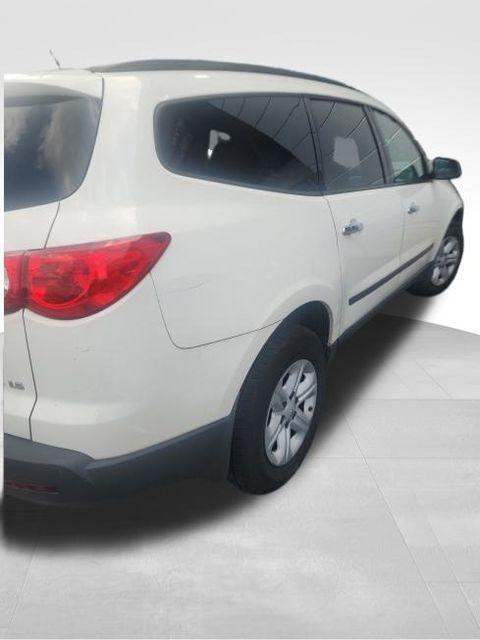 used 2011 Chevrolet Traverse car, priced at $5,500