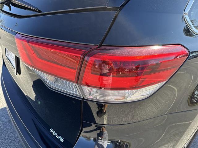 used 2018 Toyota Highlander car, priced at $23,132