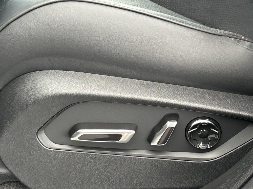 new 2025 Acura RDX car, priced at $52,250