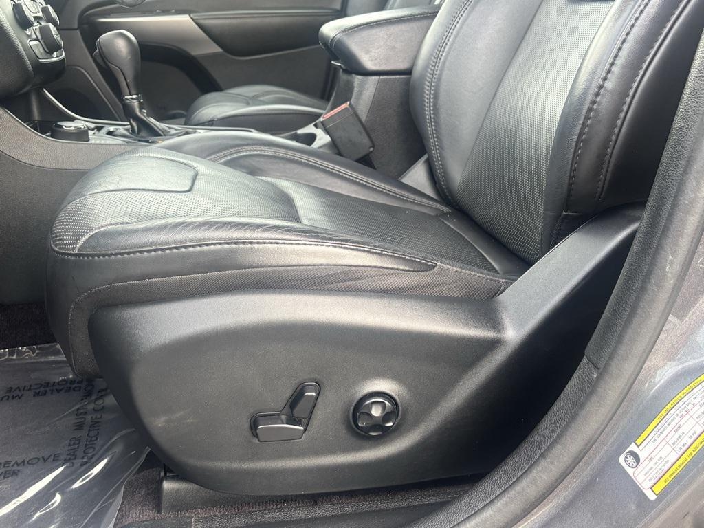 used 2019 Jeep Cherokee car, priced at $16,490