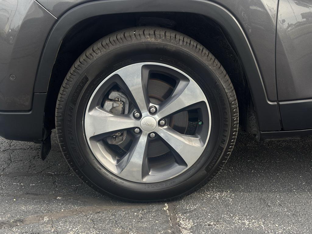used 2019 Jeep Cherokee car, priced at $16,490