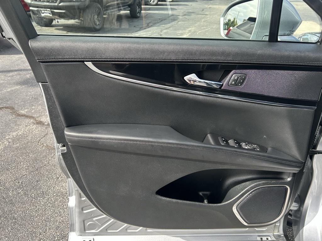 used 2022 Lincoln Nautilus car, priced at $31,590