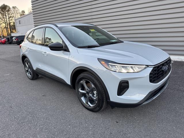 new 2025 Ford Escape car, priced at $29,995