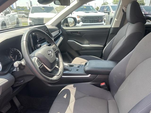 used 2023 Toyota Highlander car, priced at $33,000