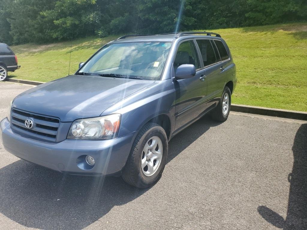 used 2004 Toyota Highlander car, priced at $9,700