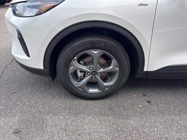 new 2025 Ford Escape car, priced at $26,995