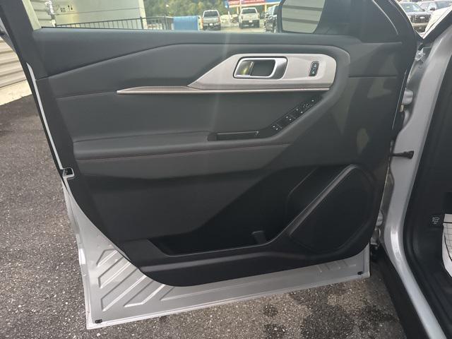 new 2025 Ford Explorer car, priced at $40,642