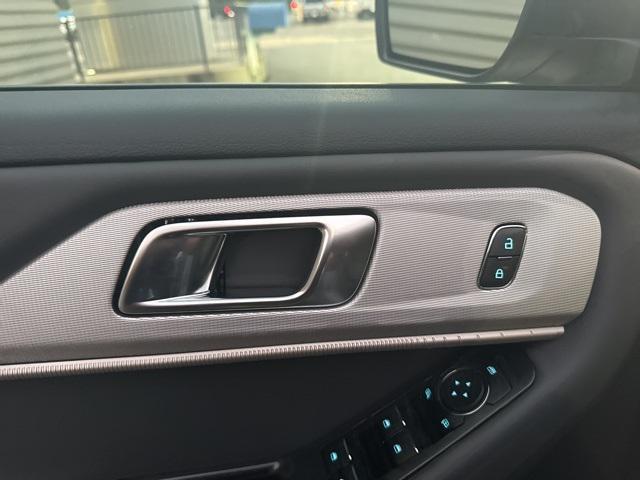 new 2025 Ford Explorer car, priced at $40,642