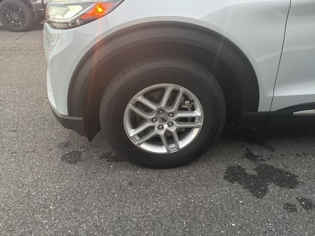 new 2025 Ford Explorer car, priced at $40,642