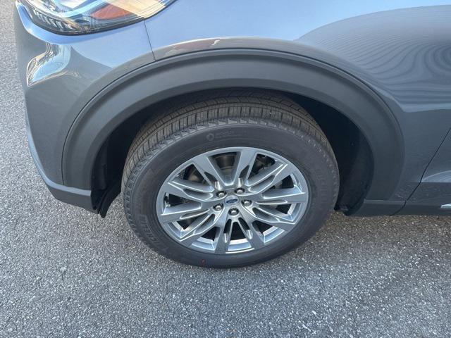 new 2025 Ford Explorer car, priced at $45,324