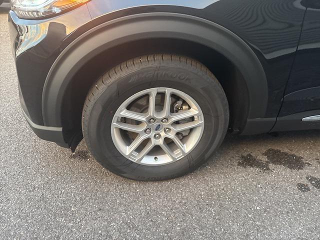 new 2025 Ford Explorer car, priced at $40,282