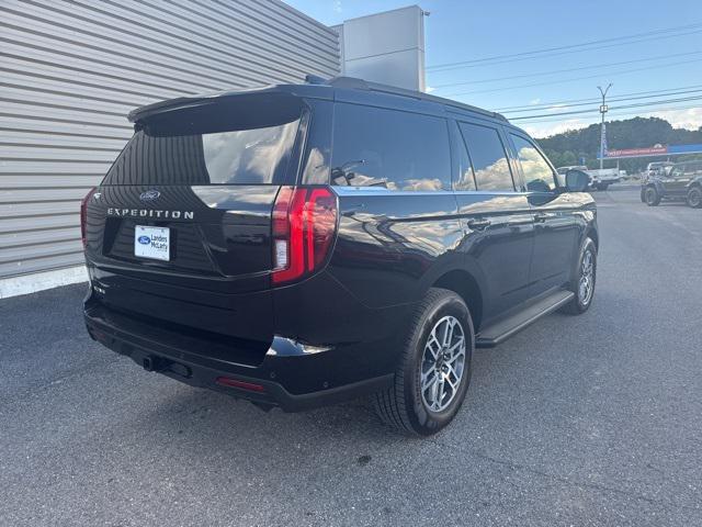new 2025 Ford Expedition car, priced at $59,902