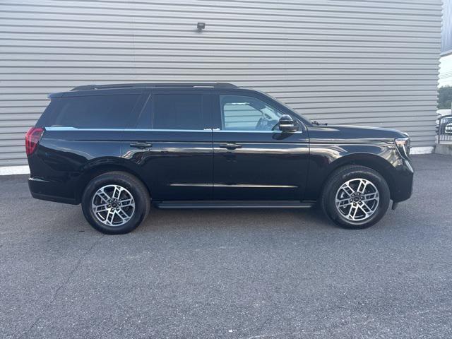 new 2025 Ford Expedition car, priced at $59,902