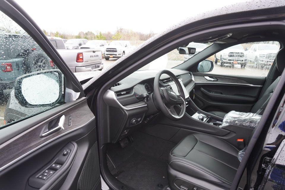 new 2025 Jeep Grand Cherokee L car, priced at $43,849