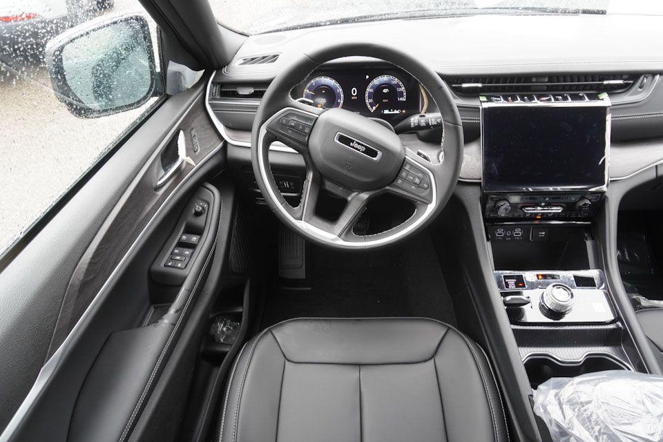 new 2025 Jeep Grand Cherokee L car, priced at $43,849