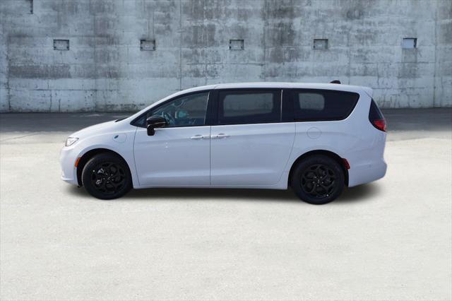 new 2024 Chrysler Pacifica Hybrid car, priced at $42,937
