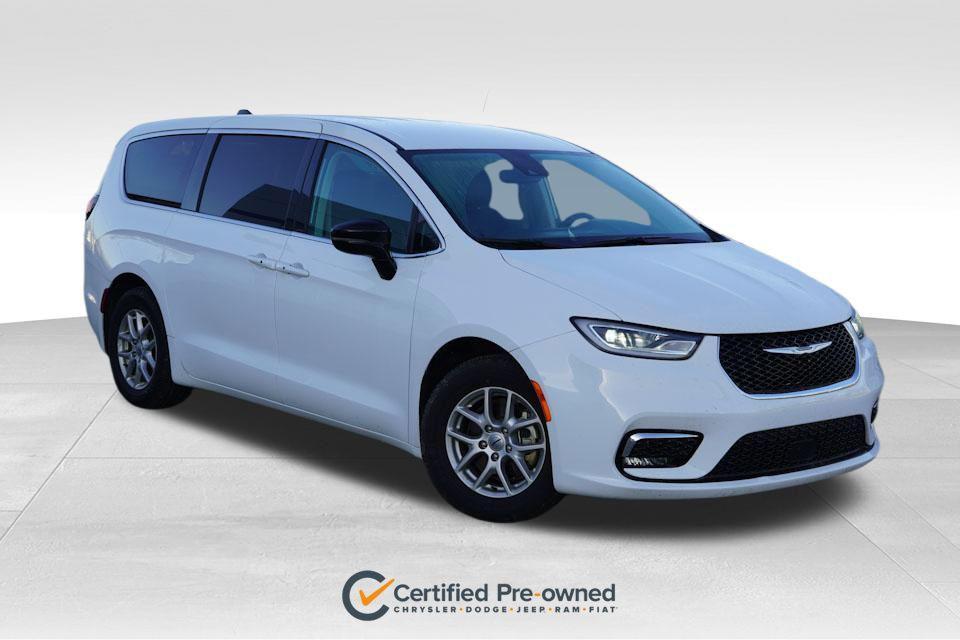 used 2024 Chrysler Pacifica car, priced at $30,798