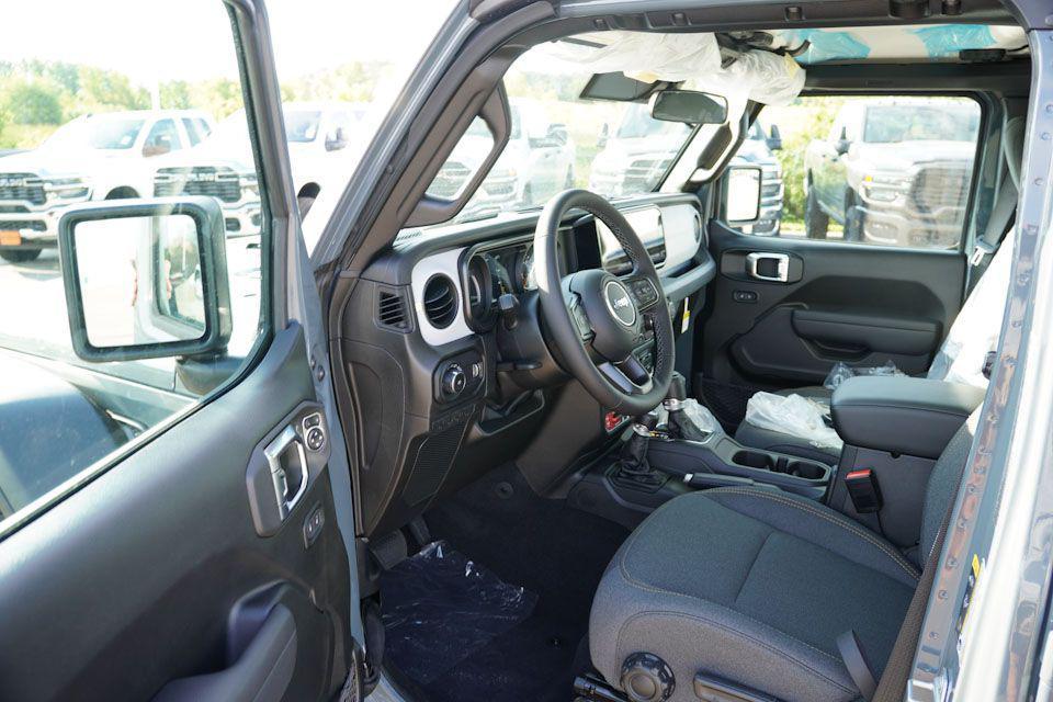 new 2025 Jeep Wrangler car, priced at $48,193