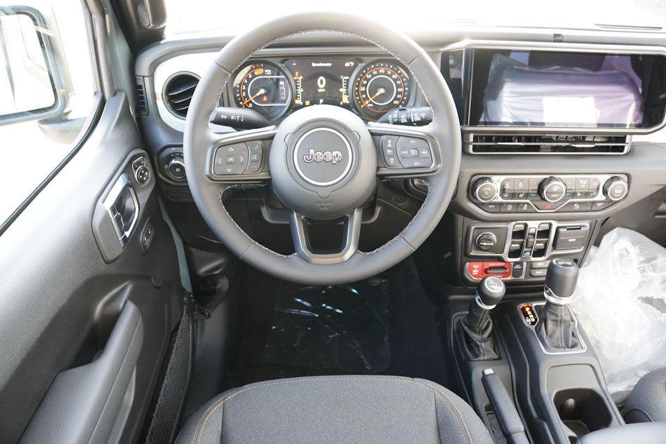 new 2025 Jeep Wrangler car, priced at $48,193