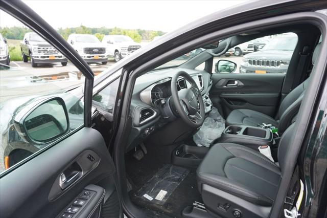 new 2025 Chrysler Pacifica car, priced at $44,721