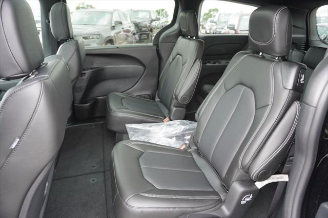 new 2025 Chrysler Pacifica car, priced at $44,721