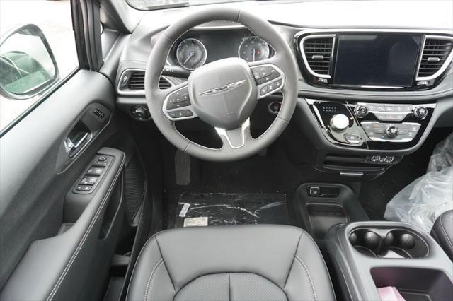 new 2025 Chrysler Pacifica car, priced at $44,721