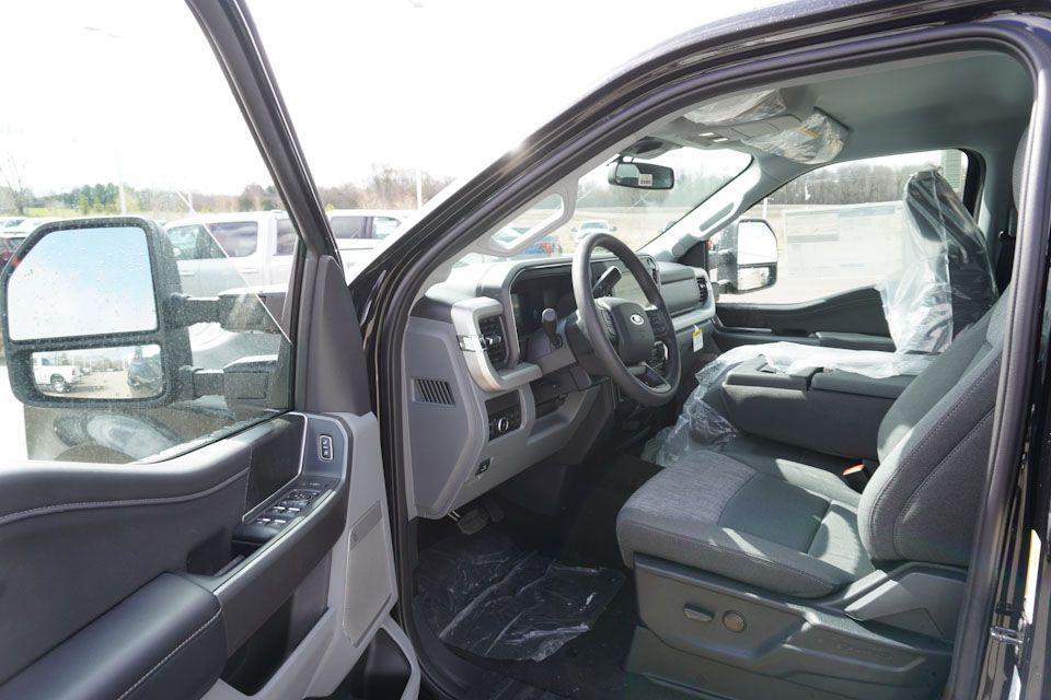 new 2025 Ford F-350 car, priced at $62,174