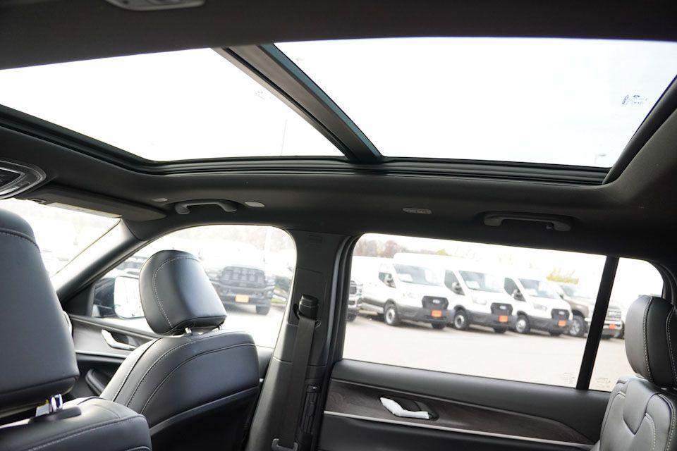 new 2025 Jeep Grand Cherokee L car, priced at $49,189