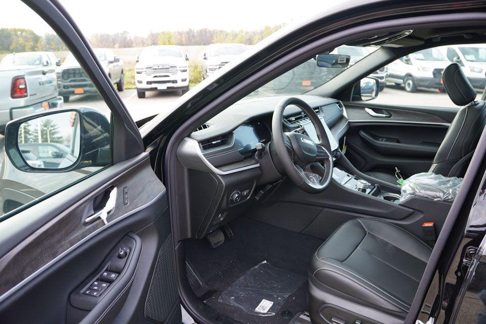 new 2025 Jeep Grand Cherokee L car, priced at $49,189