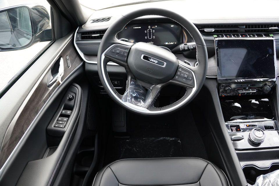 new 2025 Jeep Grand Cherokee L car, priced at $49,189