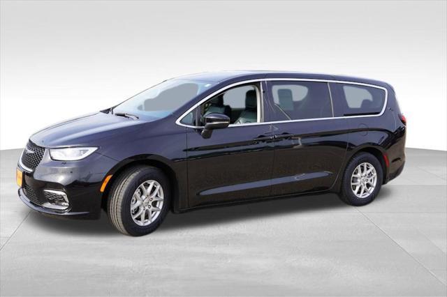 used 2023 Chrysler Pacifica car, priced at $21,298