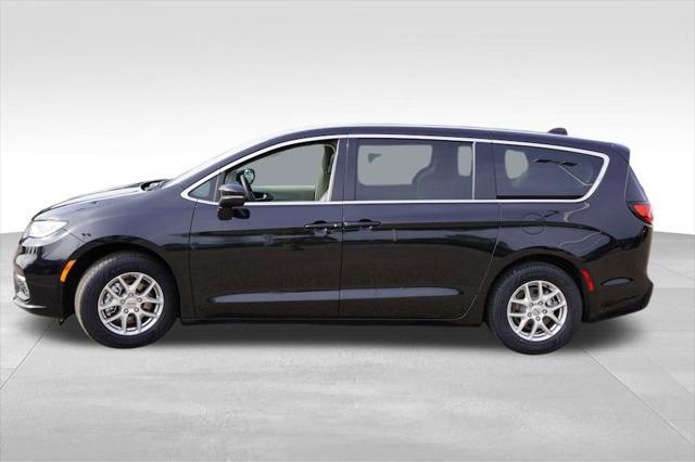 used 2023 Chrysler Pacifica car, priced at $21,298