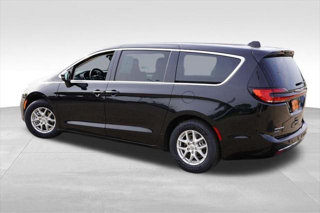 used 2023 Chrysler Pacifica car, priced at $21,298