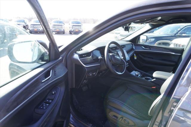 new 2025 Jeep Grand Cherokee car, priced at $41,950