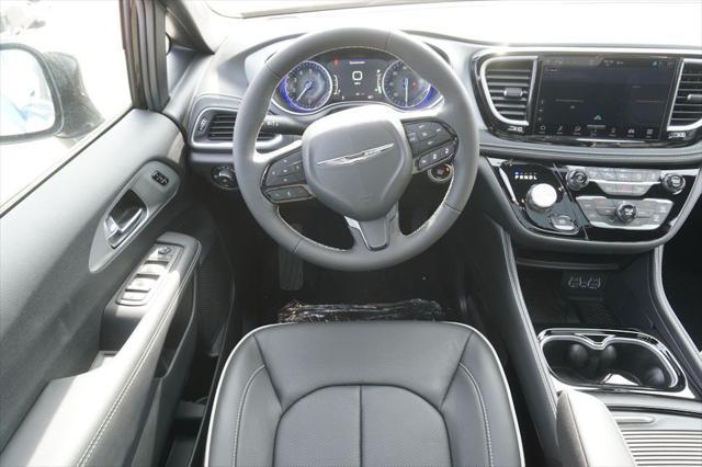 new 2025 Chrysler Pacifica car, priced at $46,691