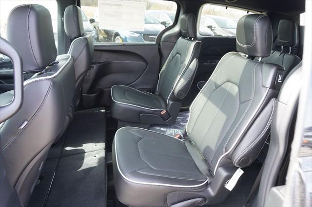 new 2025 Chrysler Pacifica car, priced at $46,691