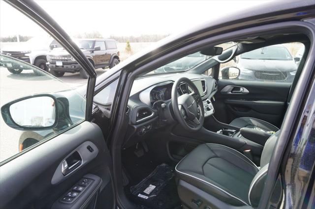 new 2025 Chrysler Pacifica car, priced at $46,691