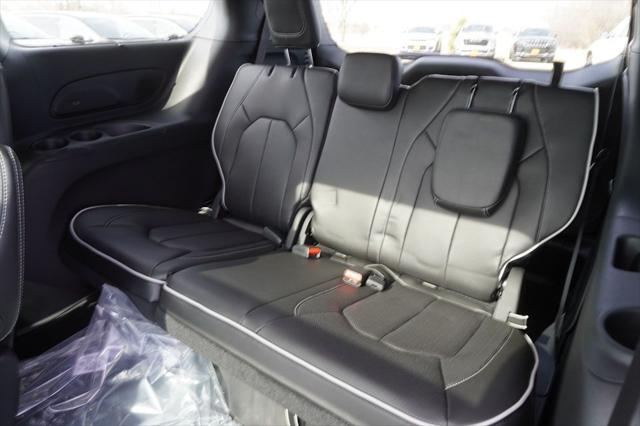 new 2025 Chrysler Pacifica car, priced at $46,691