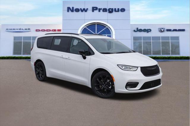 new 2024 Chrysler Pacifica car, priced at $43,069
