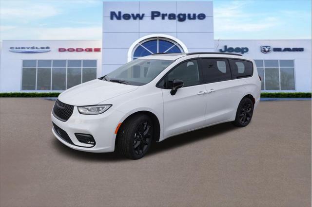 new 2024 Chrysler Pacifica car, priced at $42,269