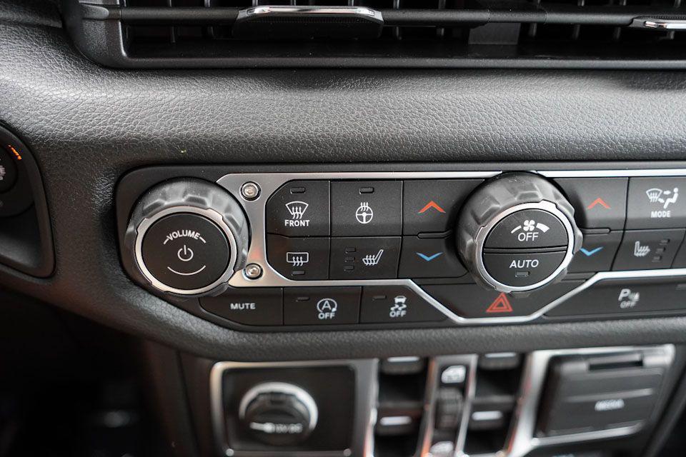 new 2025 Jeep Wrangler car, priced at $47,320