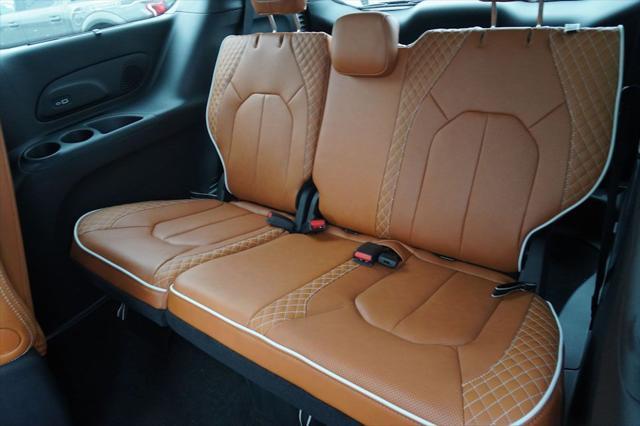 new 2025 Chrysler Pacifica car, priced at $43,069