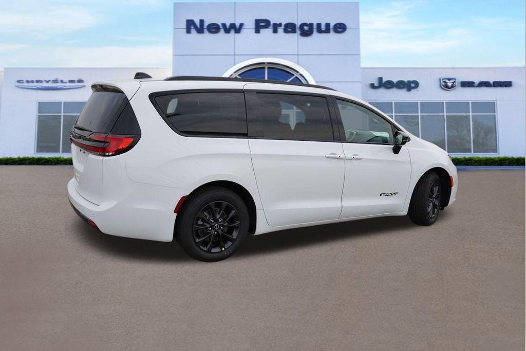 new 2025 Chrysler Pacifica car, priced at $36,882