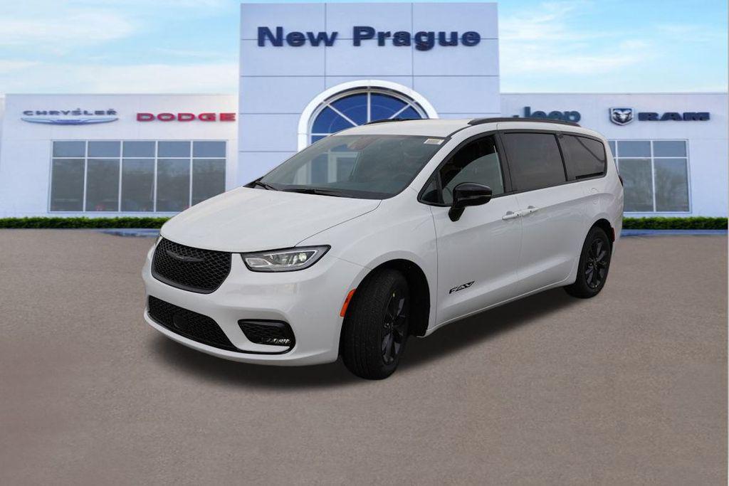 new 2025 Chrysler Pacifica car, priced at $36,882